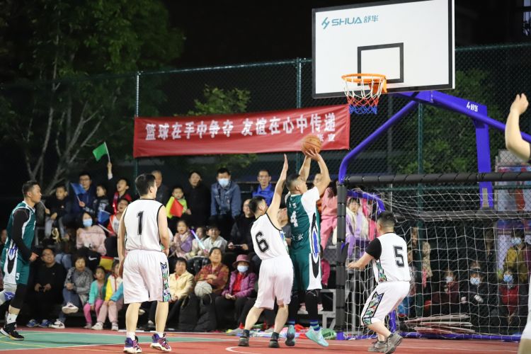 首先是球队